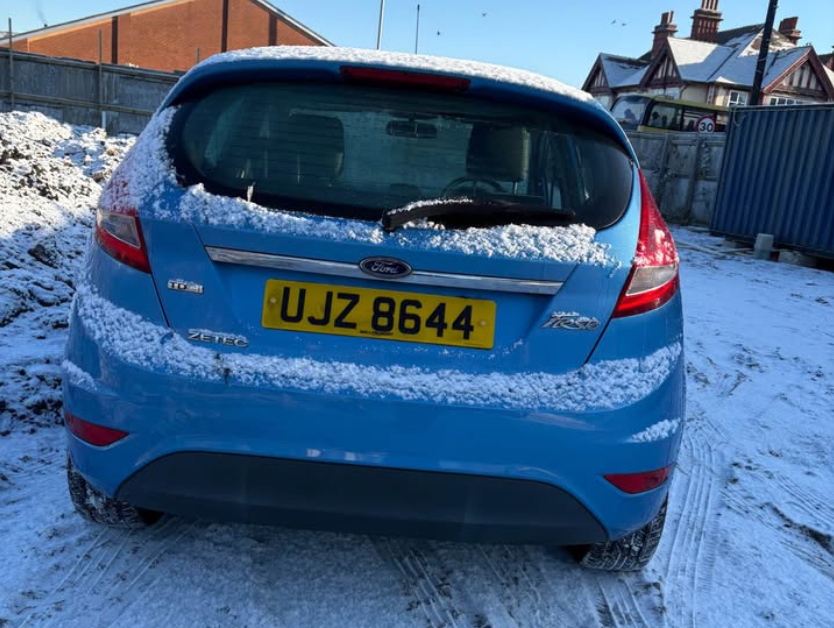 
								2010 Ford fiesta full									