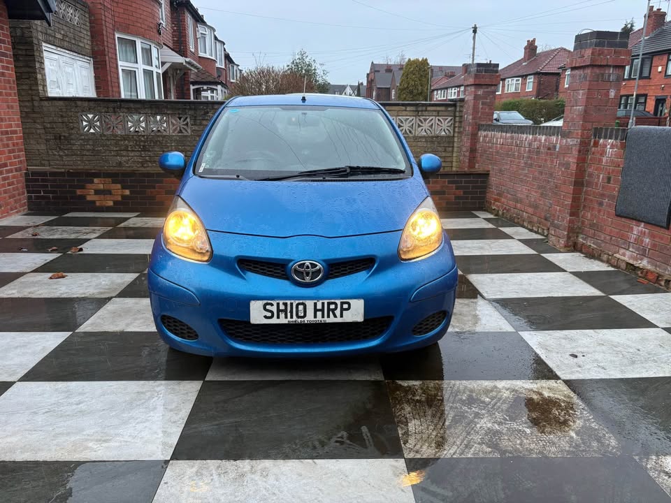 
								2010 Toyota aygo full									