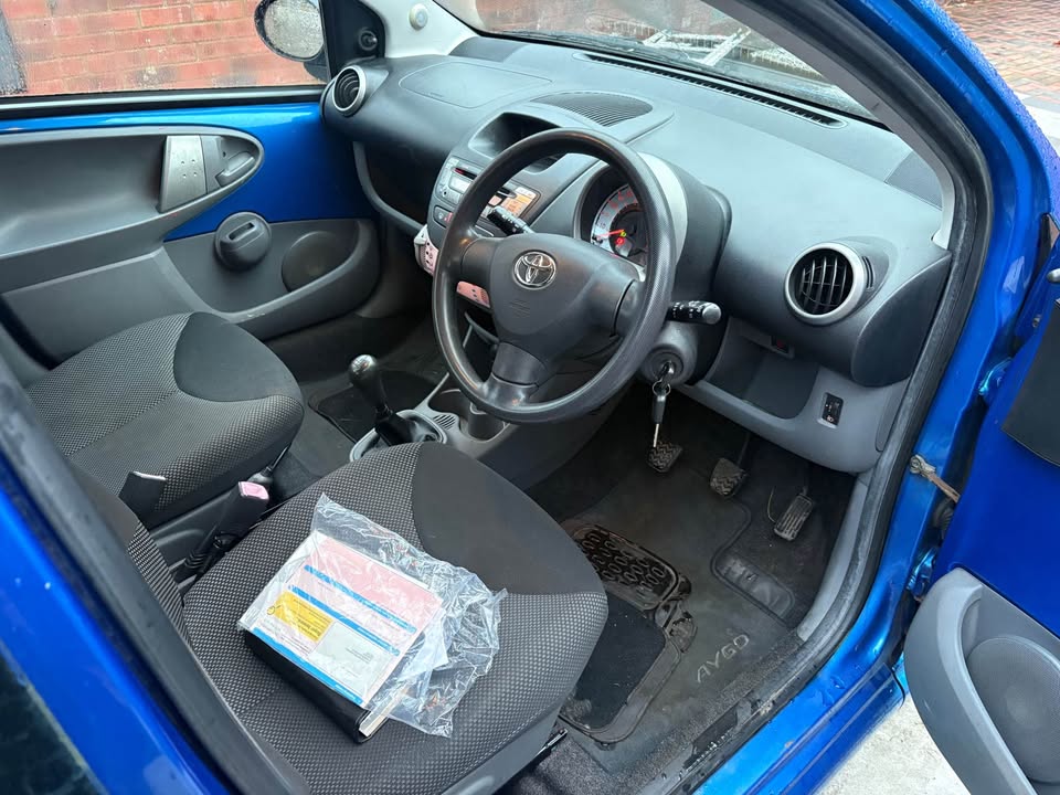 
								2010 Toyota aygo full									