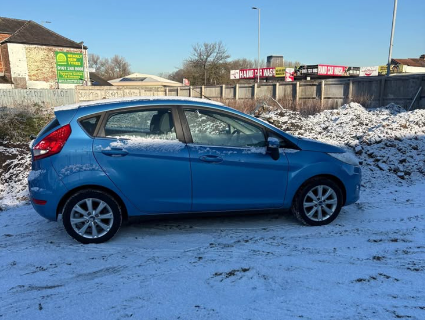 
								2010 Ford fiesta full									