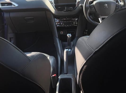 
								2015 Peugeot 208 full									
