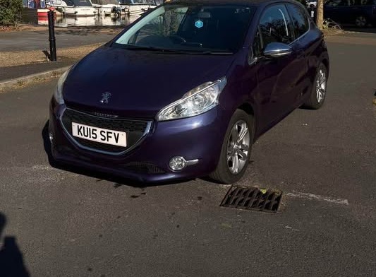 
								2015 Peugeot 208 full									