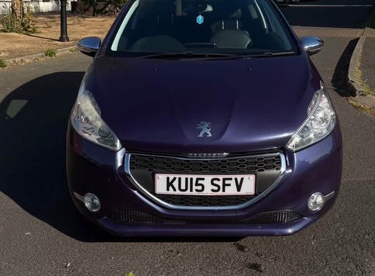 
								2015 Peugeot 208 full									