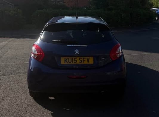
								2015 Peugeot 208 full									