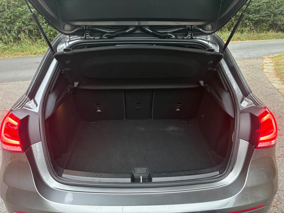 
								2019 Mercedes-Benz a200d premium full									