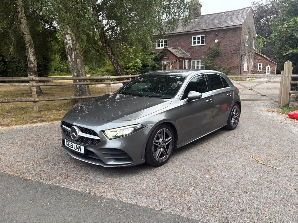 
								2019 Mercedes-Benz a200d premium full									