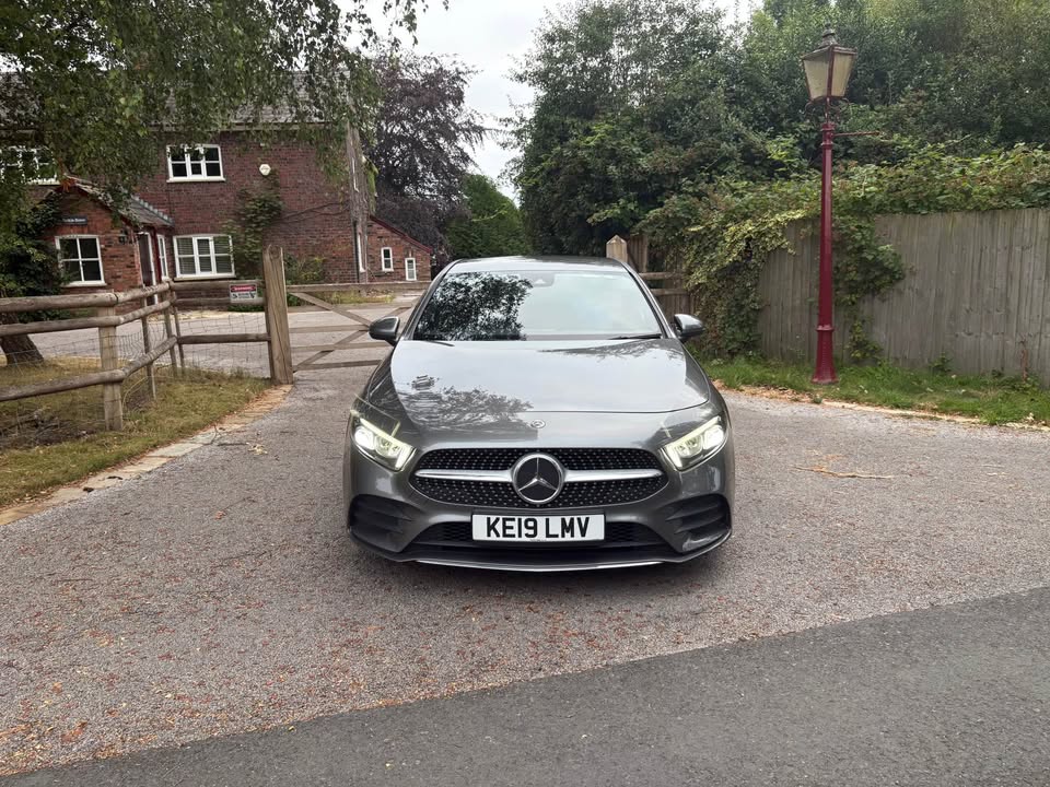 
								2019 Mercedes-Benz a200d premium full									