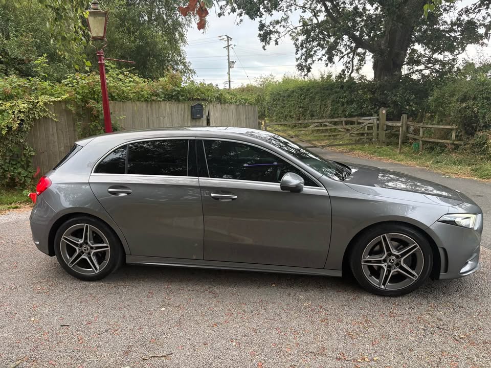 
								2019 Mercedes-Benz a200d premium full									