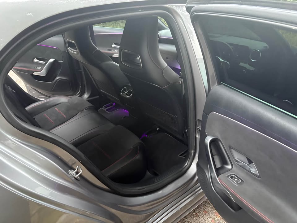 
								2019 Mercedes-Benz a200d premium full									