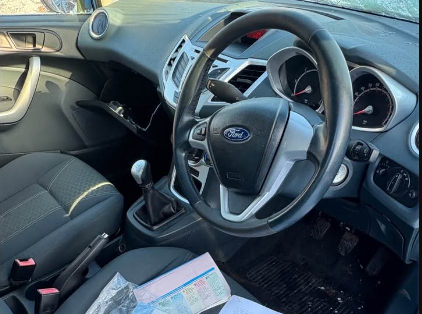 
								2010 Ford fiesta full									