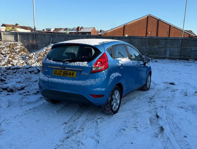 
								2010 Ford fiesta full									