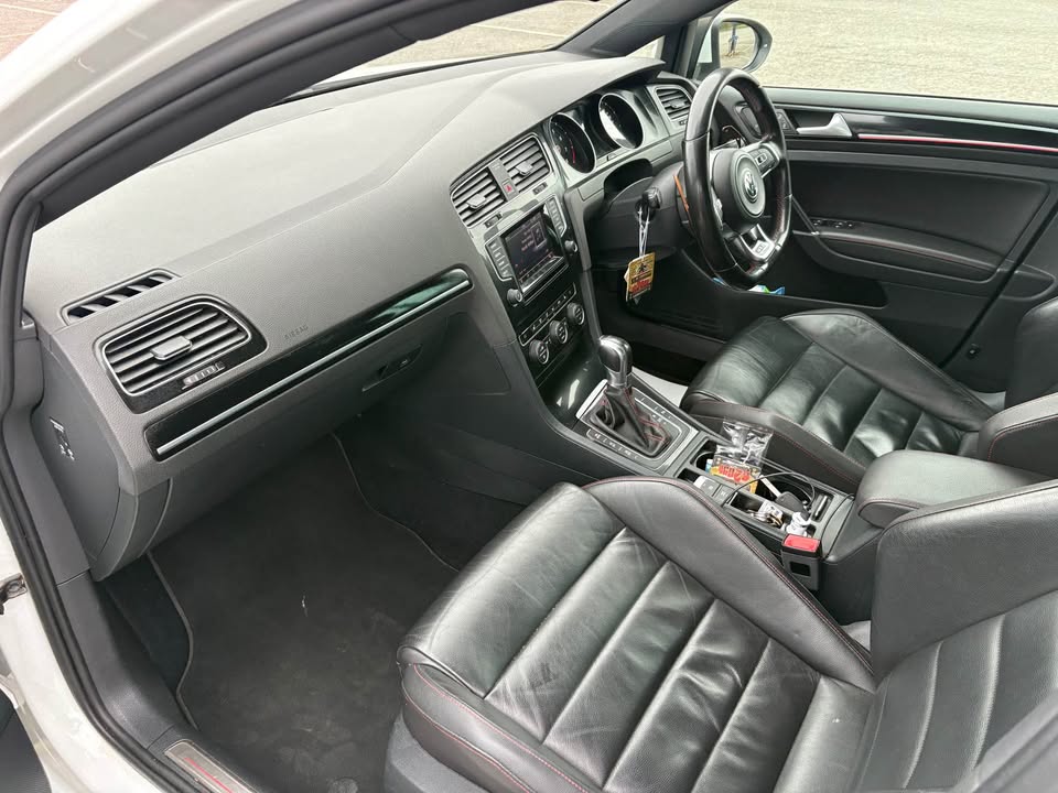 
								2015 Volkswagen golf full									