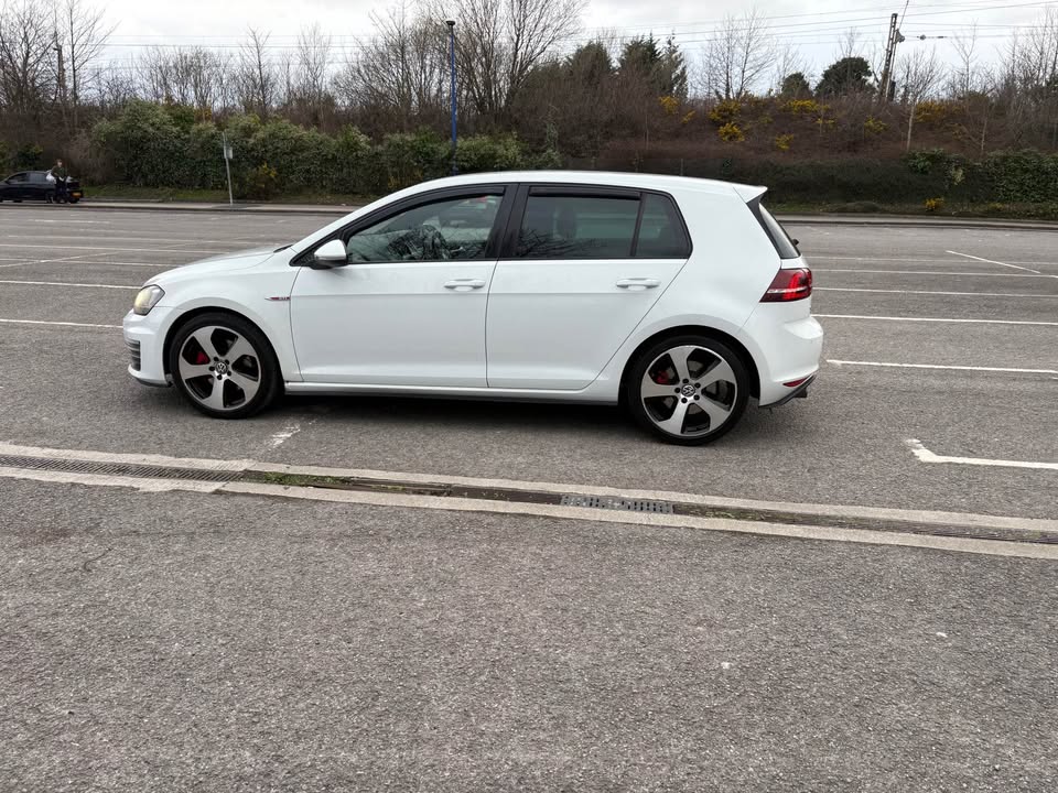
								2015 Volkswagen golf full									