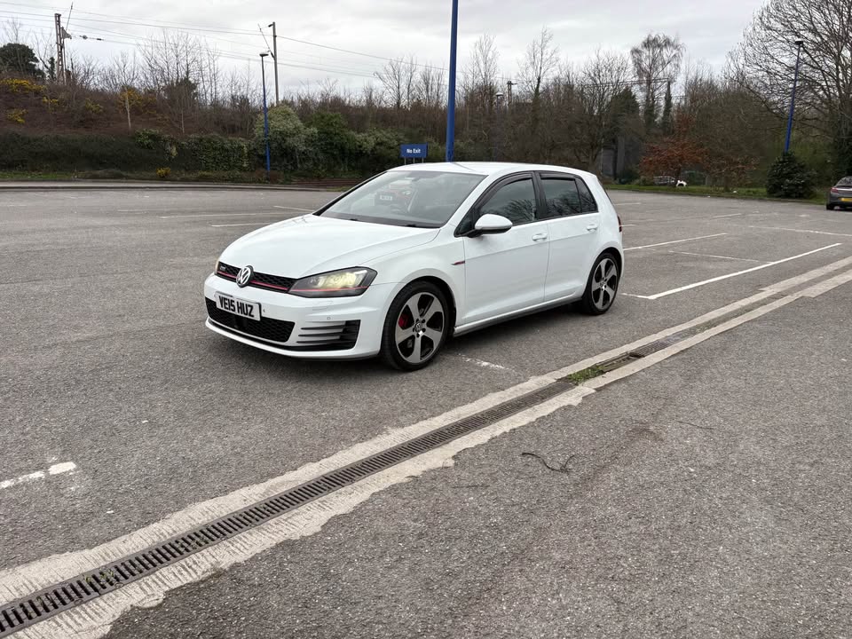 
								2015 Volkswagen golf full									