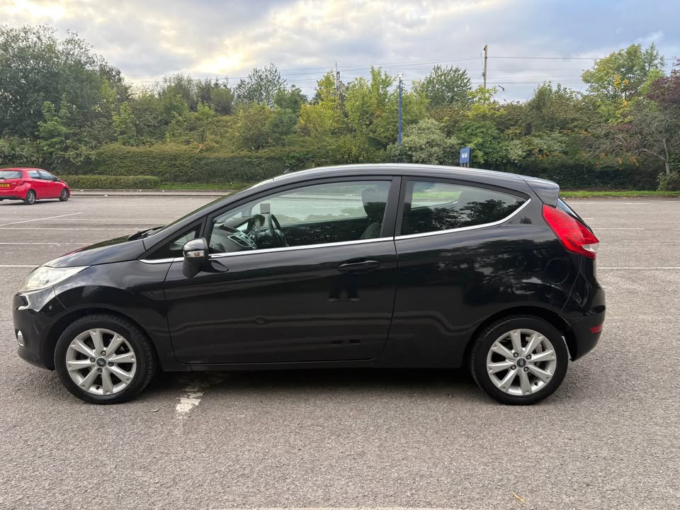 
								Ford Fiesta 2009 full									