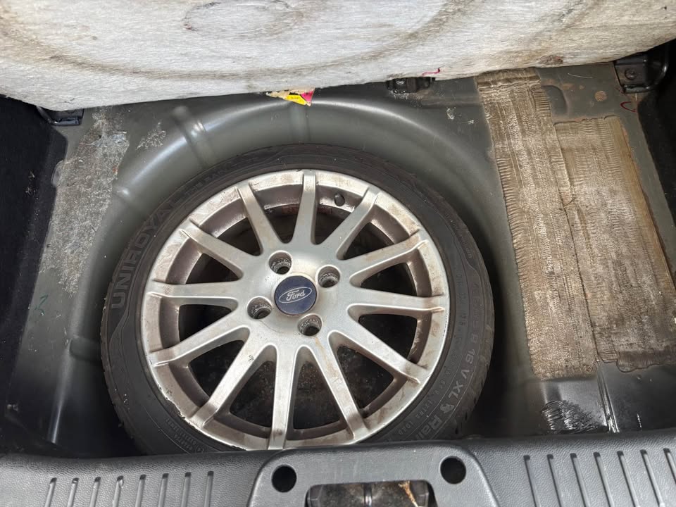 
								Ford Fiesta 2009 full									