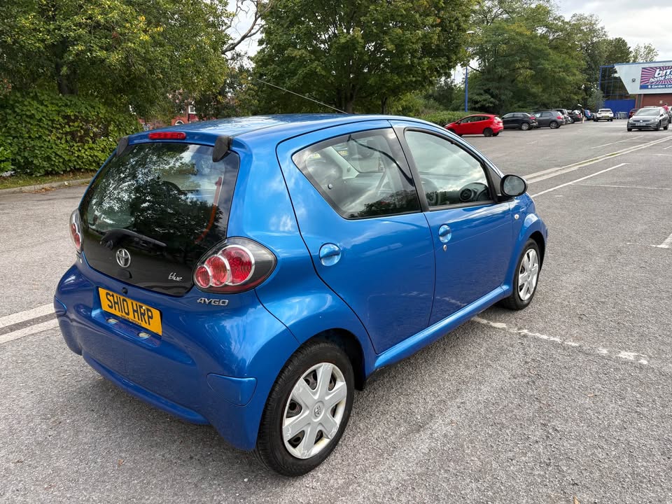 
								2010 Toyota Aygo full									