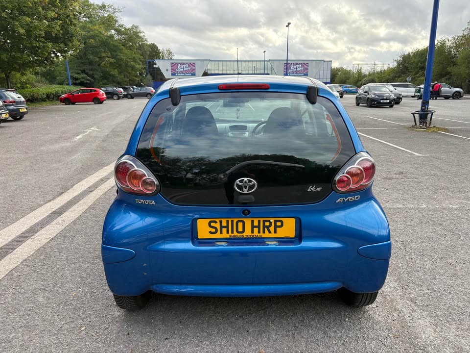 
								2010 Toyota Aygo full									
