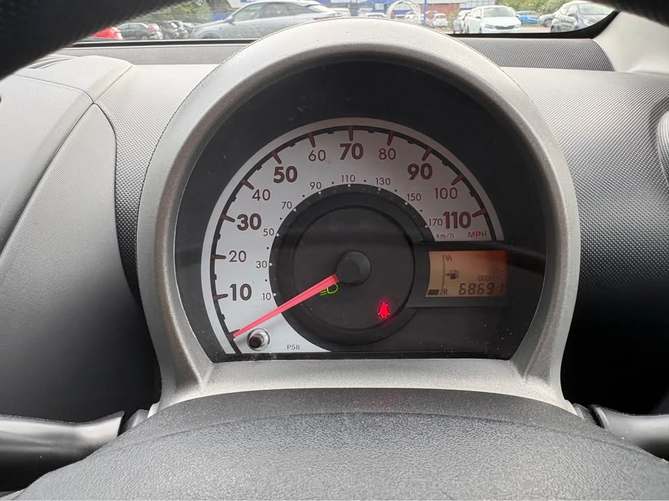 
								2010 Toyota Aygo full									