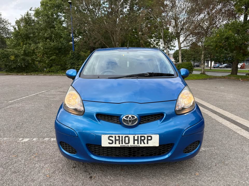 
								2010 Toyota Aygo full									