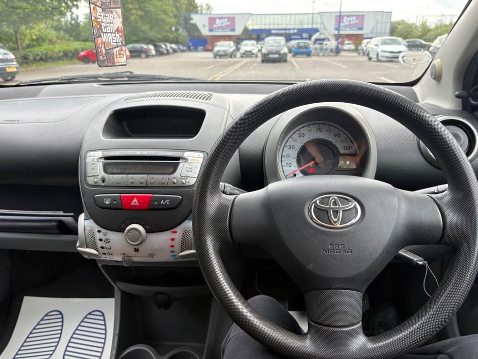 
								2010 Toyota Aygo full									