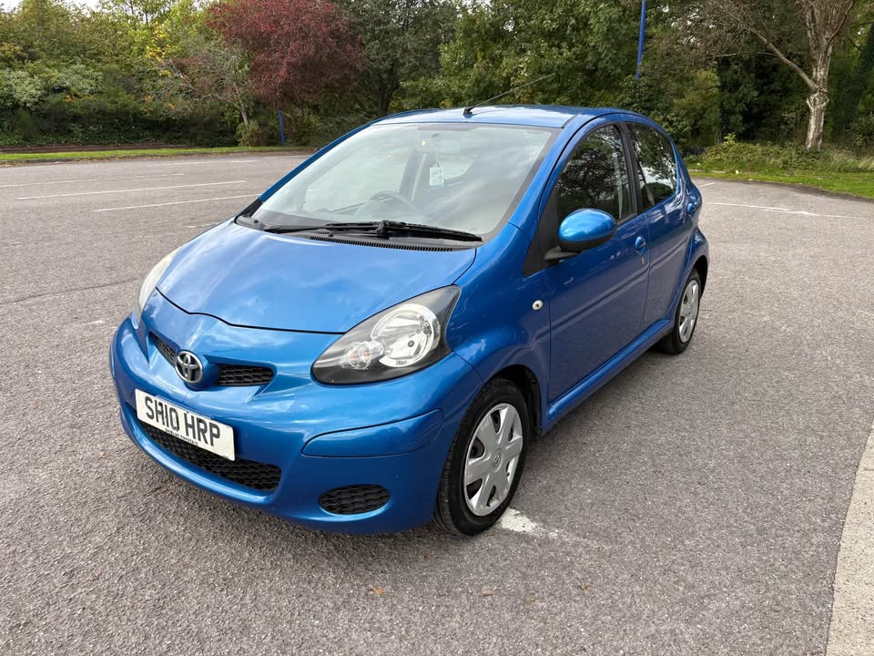 
								2010 Toyota Aygo full									